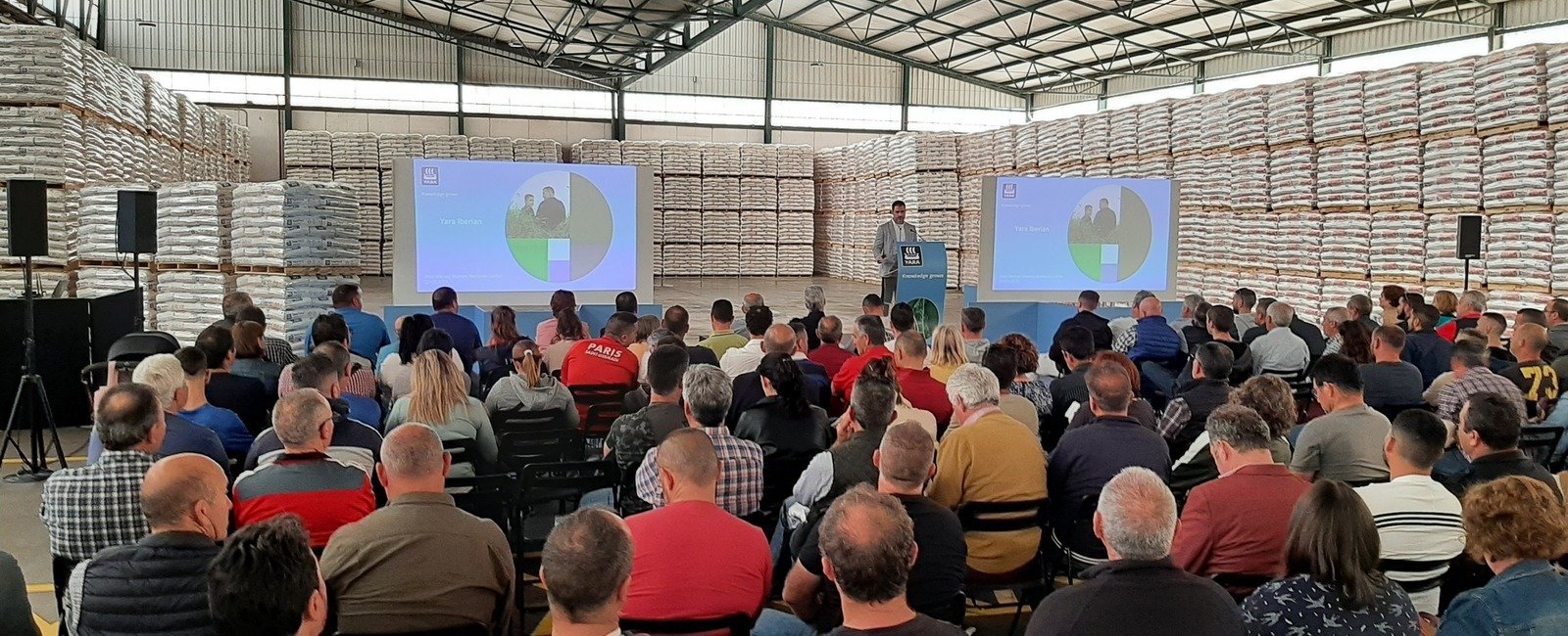 Agricultores en ponencia de bioestimulantes